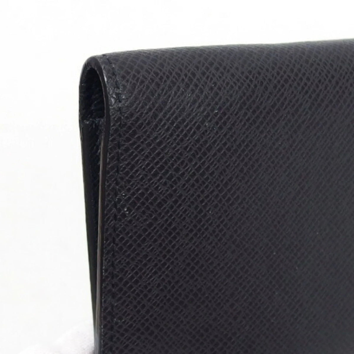 Pre-Owned Louis Vuitton Taiga Bifold Long Wallet Billfold Black (Good)